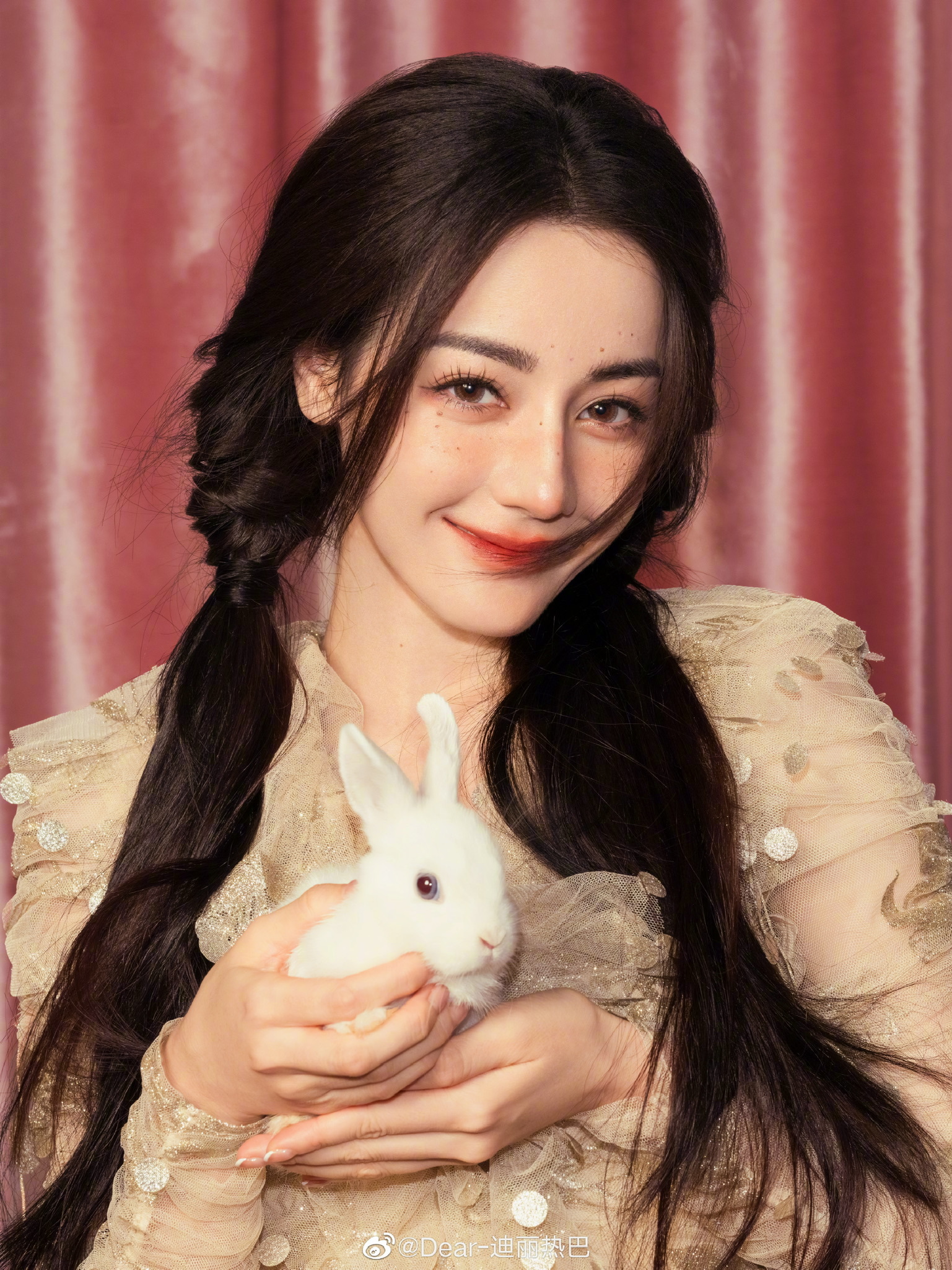 迪丽热巴益起来dlrb迪丽热巴正能量  慈心为民，善举济世。 无缘大慈，同体大悲