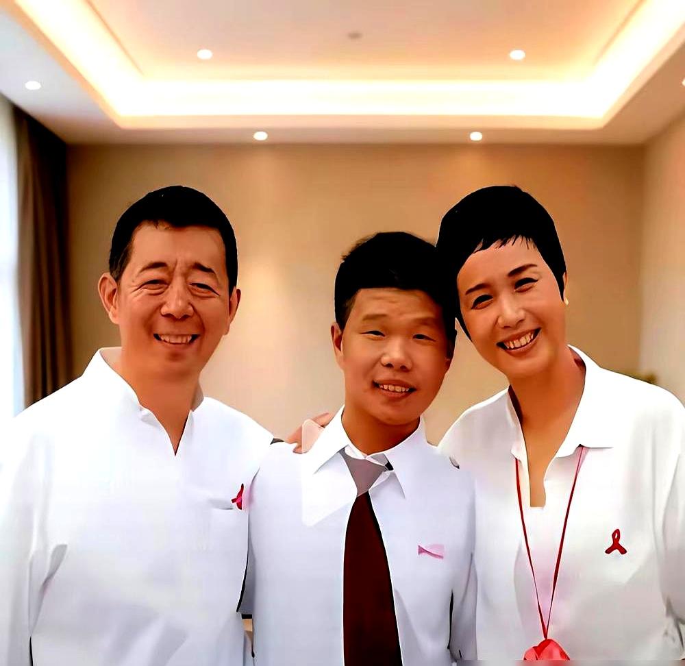 你是不是也这么想过
 

蒋雯丽的儿子顾和和，当初照片一出，网友都炸了……都在替