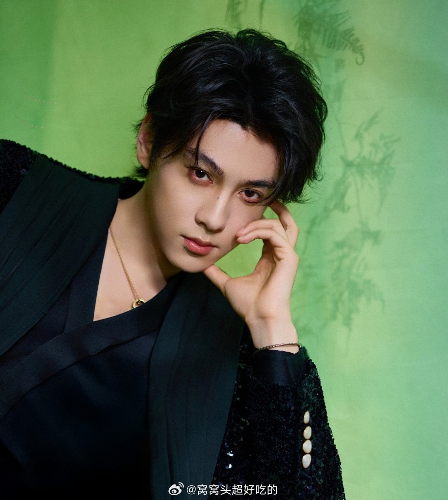 田栩宁 心相印品牌直播造型出图！就硬帅吧