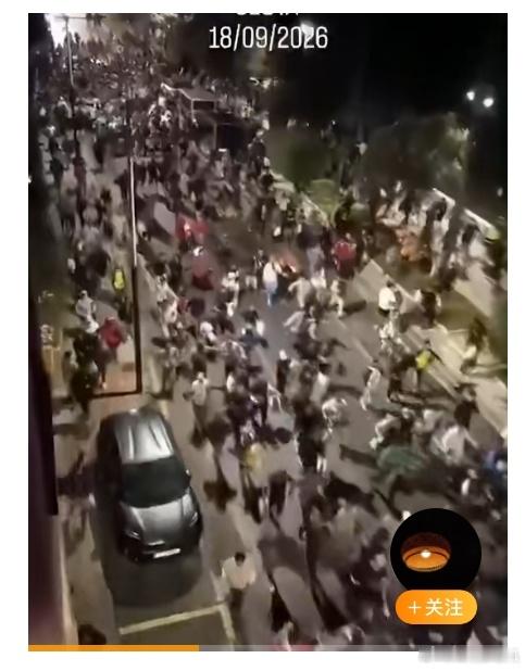 夜市狂欢，时可格命，谁都拼命，轮胎带着咆哮叫声。。。是不是那个休达。 ​​​