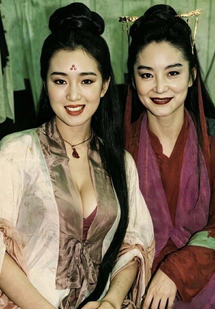 94年，电影《天山童姥》的定妆照，当年港片天花板，巩俐与林青霞同框封神，二人同是