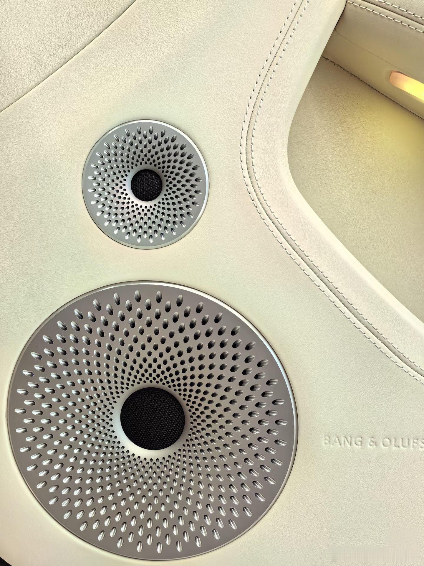 这个扬声器罩属于看一眼就想拥有的宾利欧陆gt