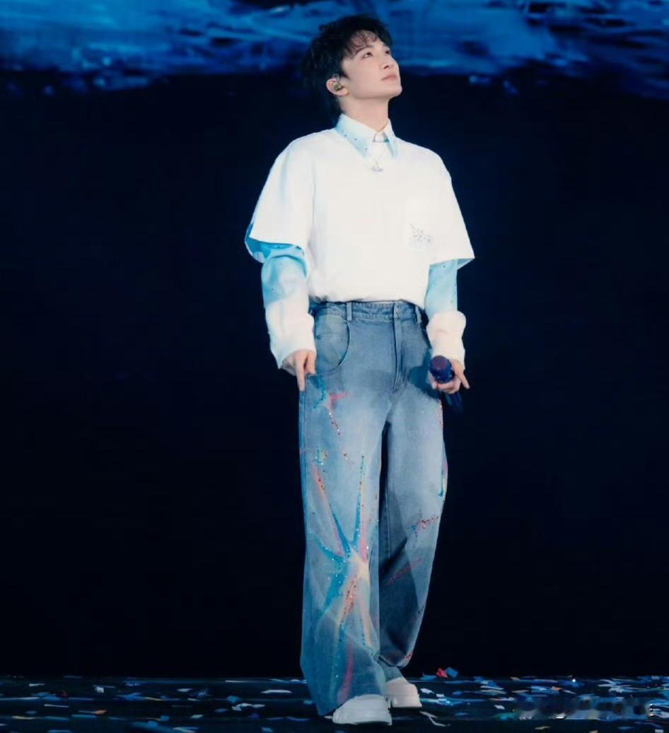 看看周深

不声不响把钱捐了

香港大埔火灾发生不到一天，周深默默通过上海复星公