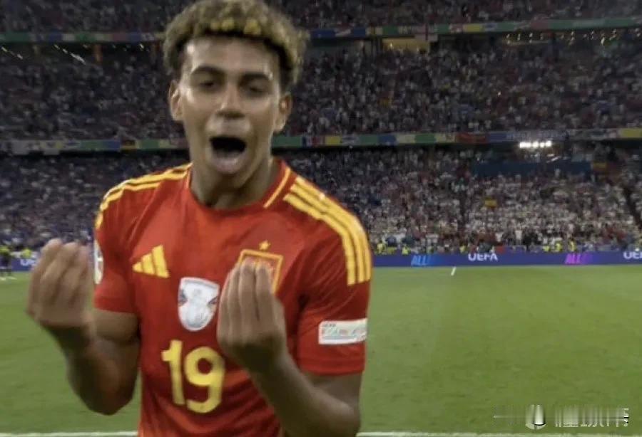 慌了！随着西班牙🇪🇸2：1法国🇫🇷，足坛大咖开始慌了

1，哈兰德

1