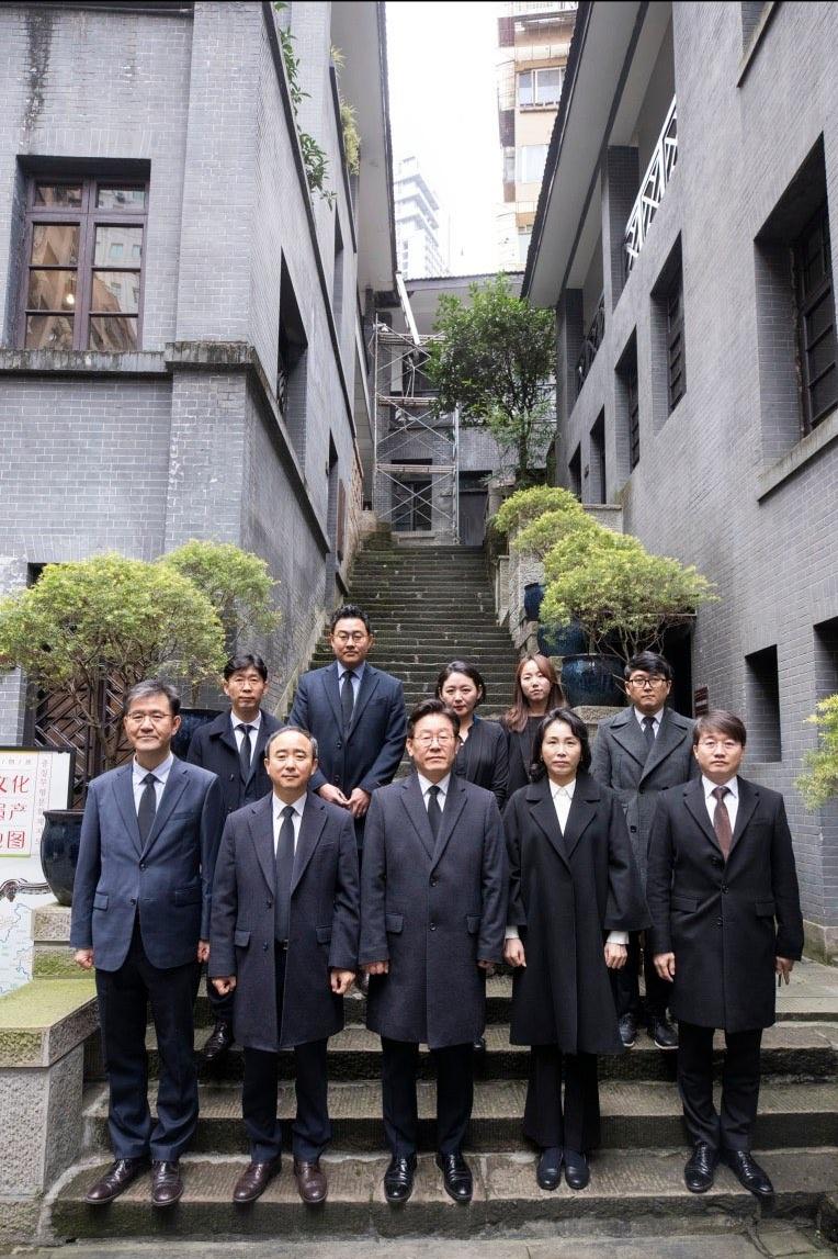 你以为李在明和夫人第一次到中国来？那就错了。你以为李在明和夫人第一次参观韩国临时