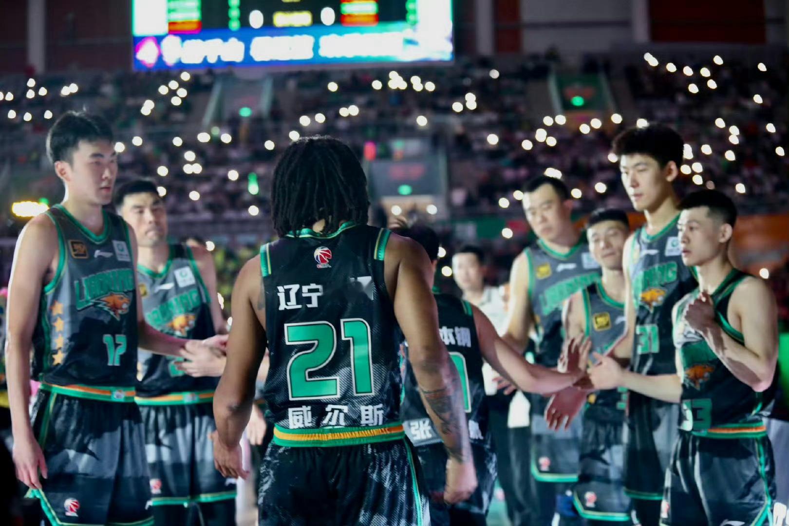 之前给小龙拍的那张背影图他非常喜欢新赛季期待再给你拍更好的照片 