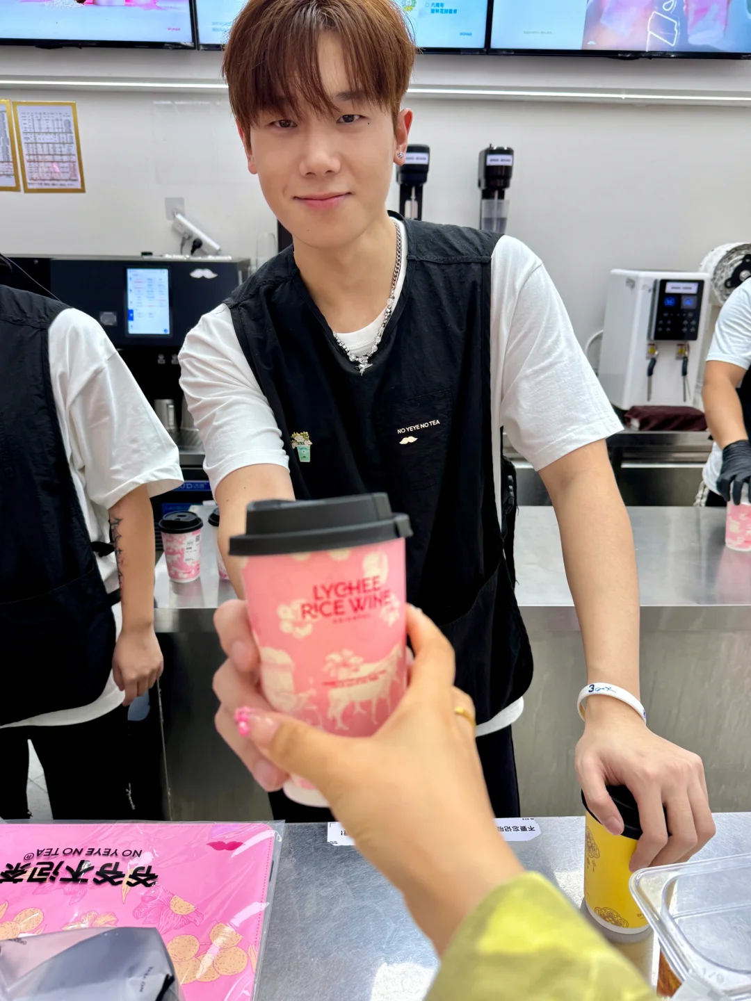 激动了💗喝到了帅气小哥哥亲手做的奶茶🥹🥹