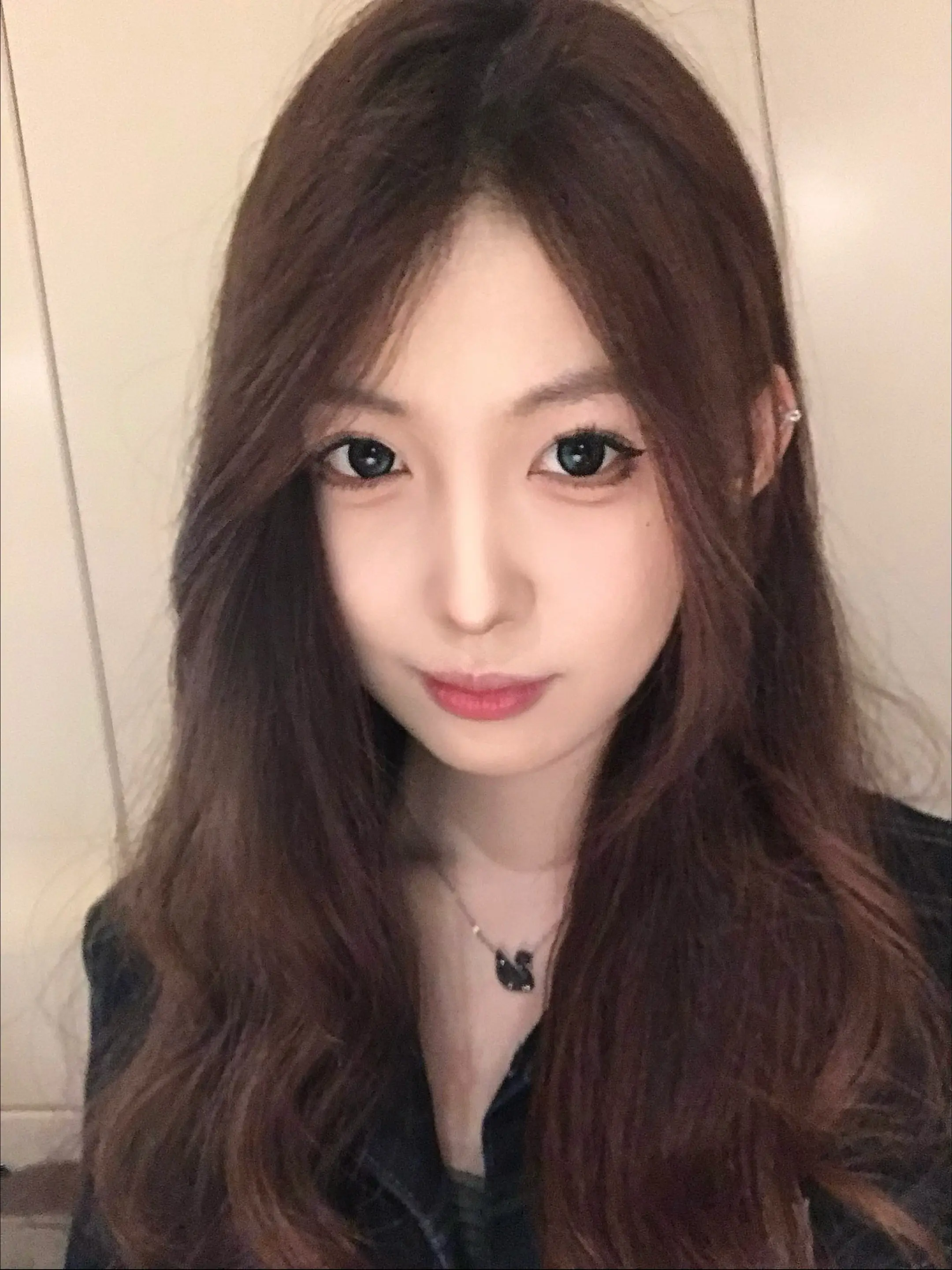 唉 我只想当一个种睫毛做美甲 每天都漂漂亮亮的然后又有漂亮衣服穿 去很...