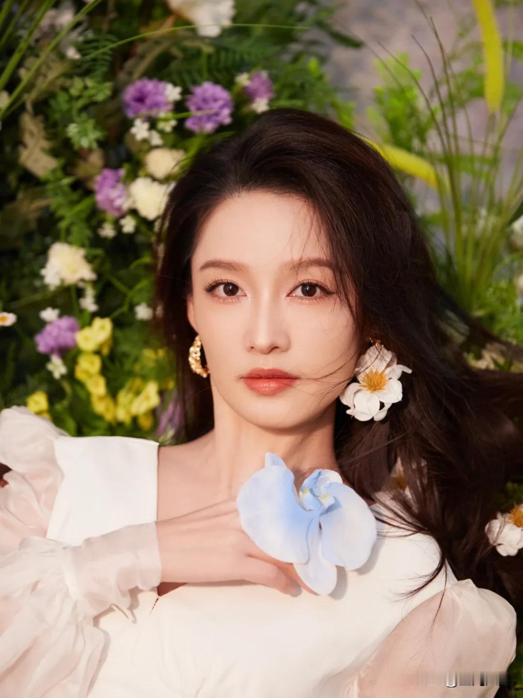 李沁真的适合大女主的戏，无论是长相还是身材与气质，妥妥的迪士尼在逃公主有木有[害