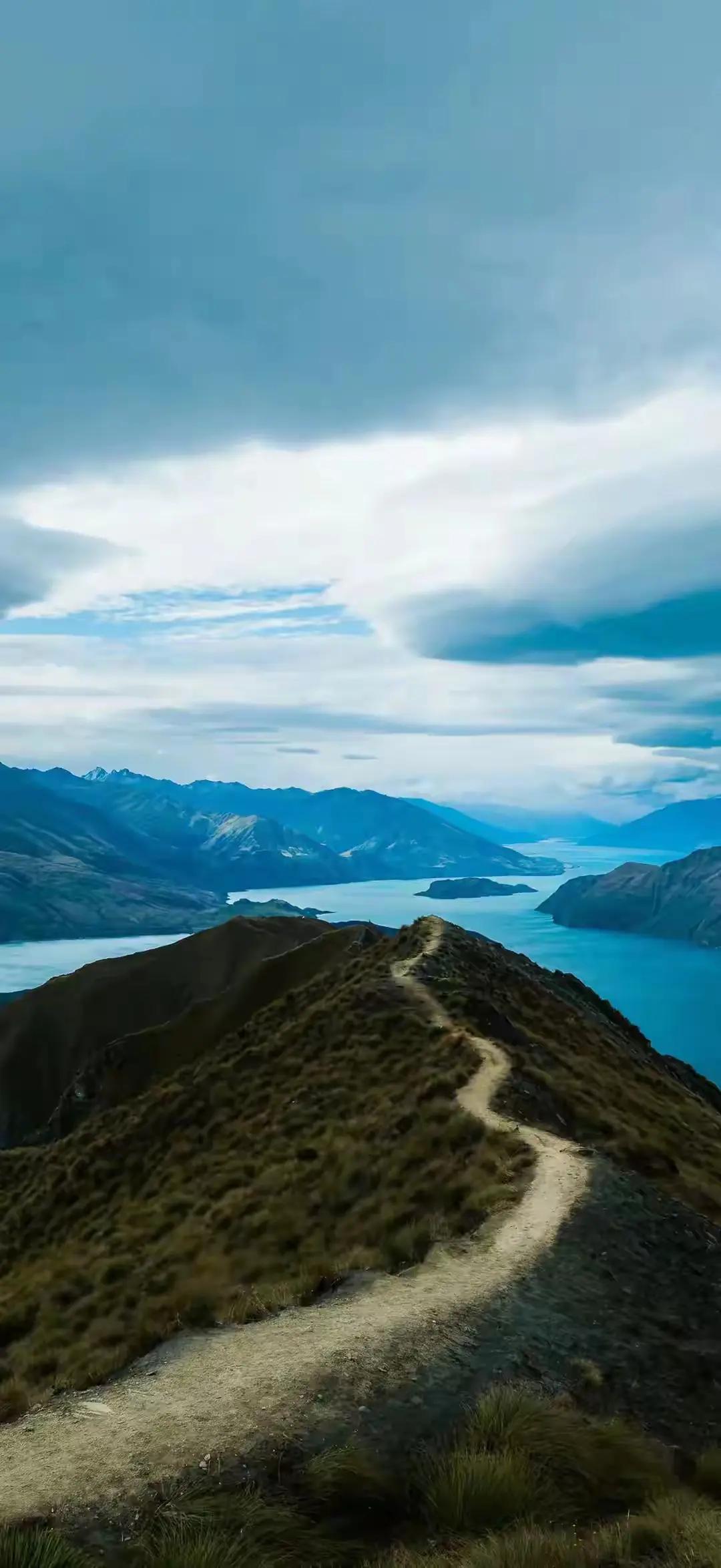 山高路远，万里晴空，目光所及皆是你。
