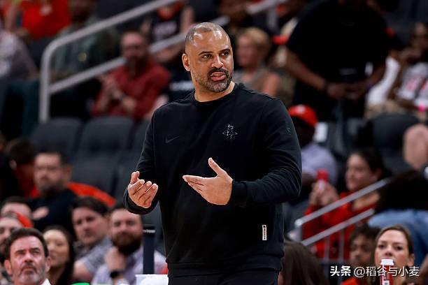 之前阿隆-霍勒迪直接跌出了轮换阵容，差不多打几场才能进1场轮换。结果到了最近几场