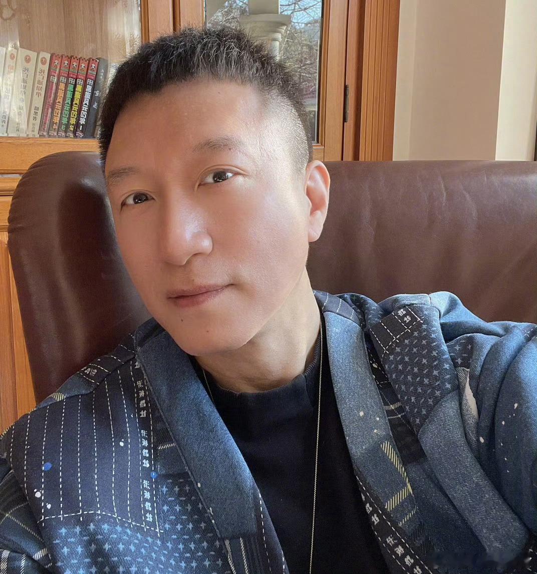余则成又在监听了孙红雷又在监听了哈哈哈哈余则成的工作还是没忘啊[二哈] ​​​