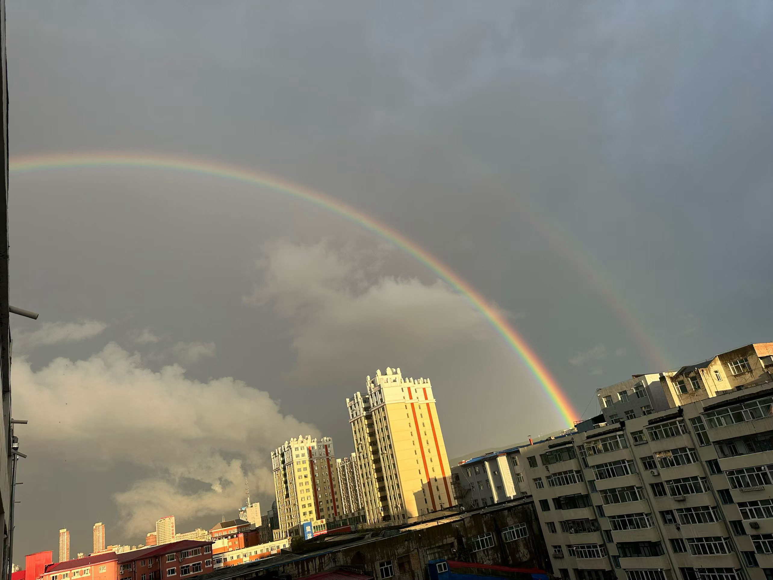有彩虹🙈🙈[手指比心][手指比心]9月一切都好 希望今年的9月像去年的9月一
