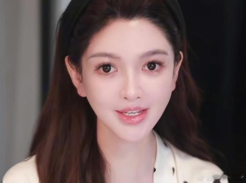 叶珂又变样了 小明哥的眼光真挺……没见过美女吗？这也叫美女？？ 