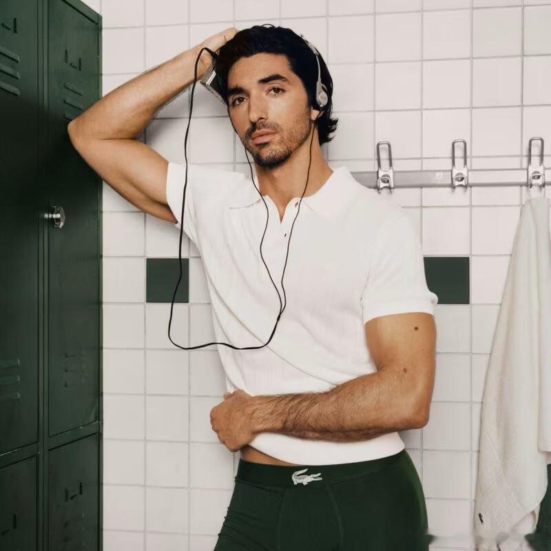 泰勒·扎伦哈尔·佩雷斯为Lacoste拍摄的照片 同时，他也通过GQ杂志透露，他