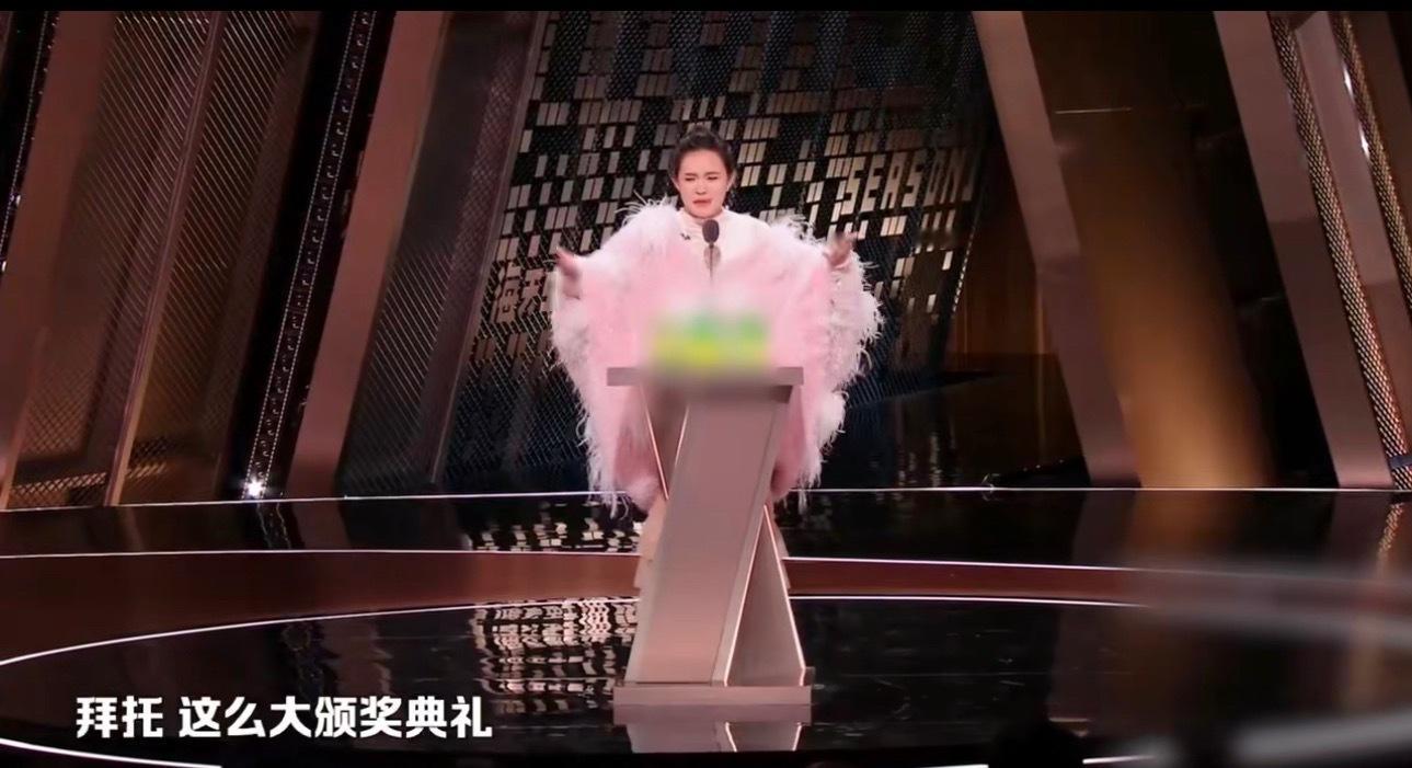 谢依霖回应提问赵丽颖谢依霖是在回应之前颁奖礼上对赵丽颖的尴尬提问吗？她澄清其实颁