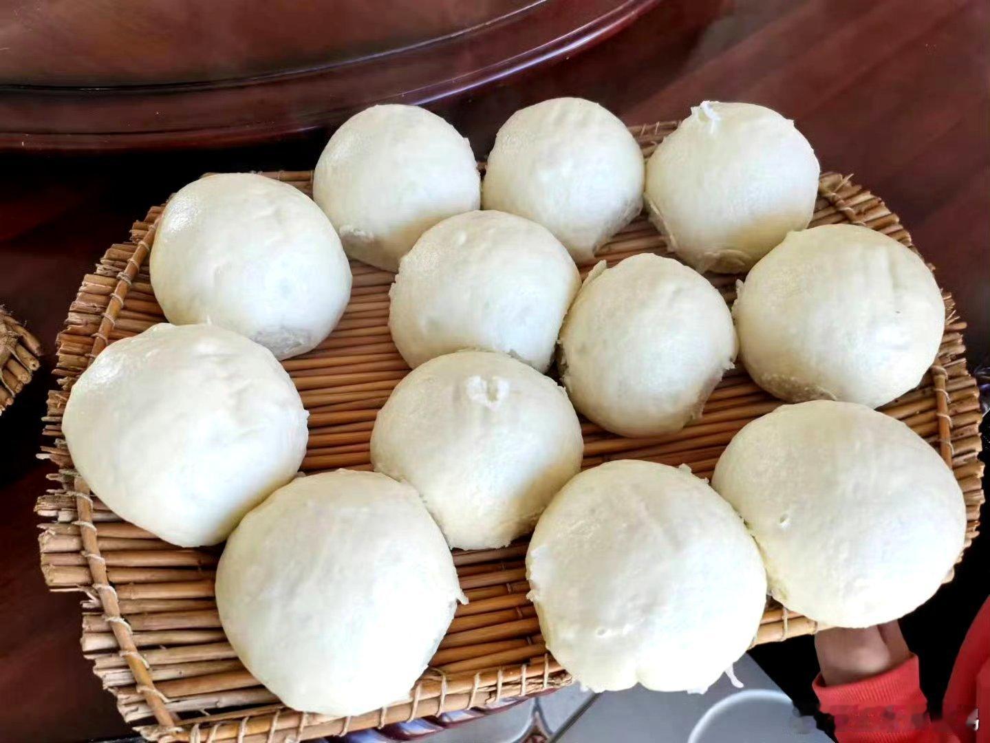 湿气重总犯困易发胖根源都是饮食方式不对胃如干柴烈火正在消化食物饭后若立马喝水如同