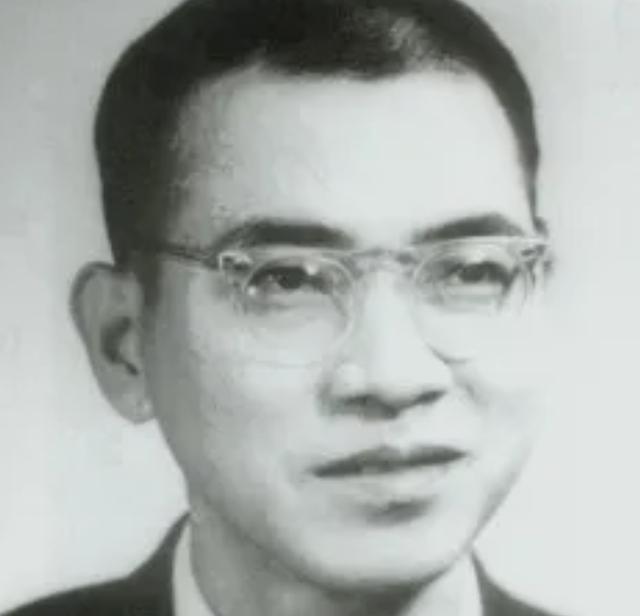 1953年， 陈景润 毕业后分到 北京四中 教书，学校却因口齿不清辞退他。之后他