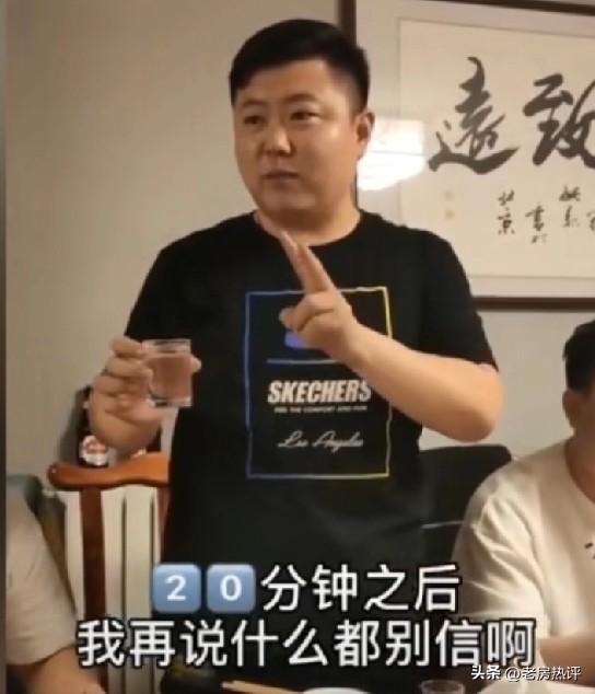高九成“酒蒙子”的外号很响亮，没有想到连岳云鹏都知道他喝酒二十分钟后的状态。
