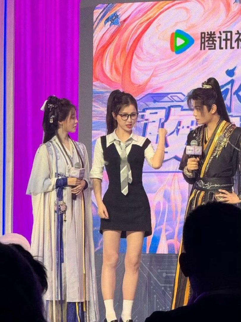 天呐虞书欣路人视角好清纯啊 虞书欣G社生图 