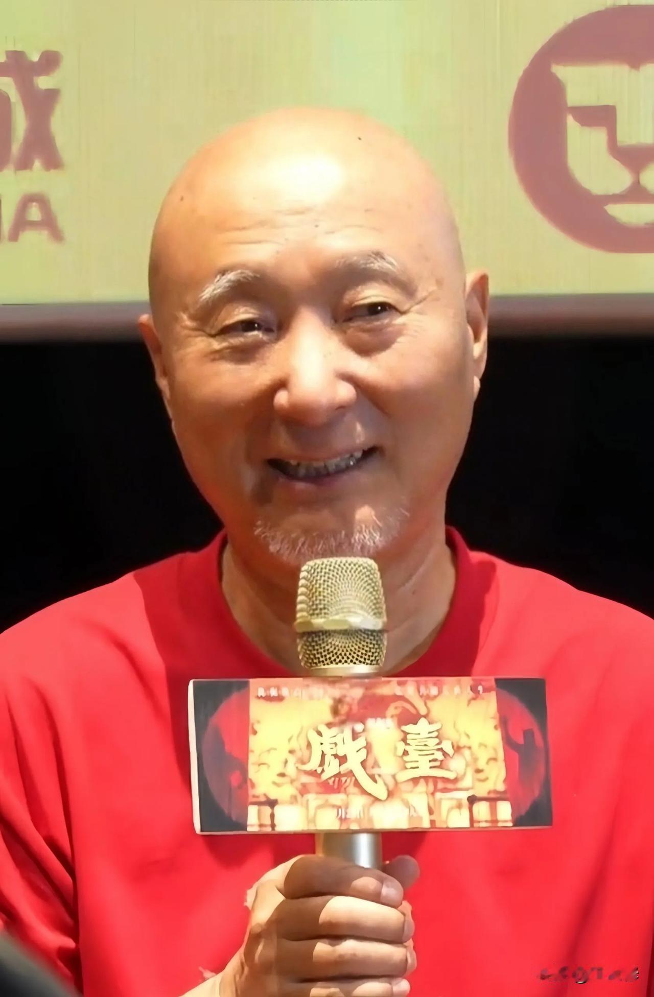 节目中，主持人问陈佩斯∶您演了那么多电影，您说说，您最佩服的演员是谁?

陈佩斯