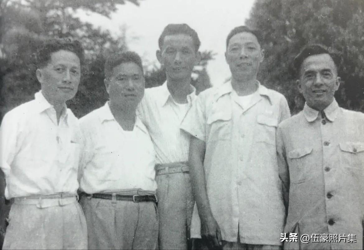 上世纪50年代初，沙文汉在上海与地下党老战友合影，左起陈同生、刘晓、乐于泓、沙文