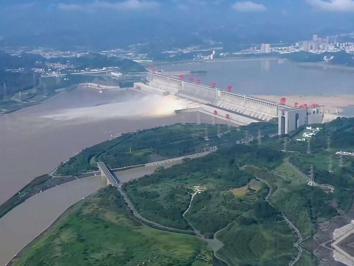 三峡水库的淤沙问题有多严重？每年有1亿多吨的河沙淤积在水库里，三峡大坝截流了20
