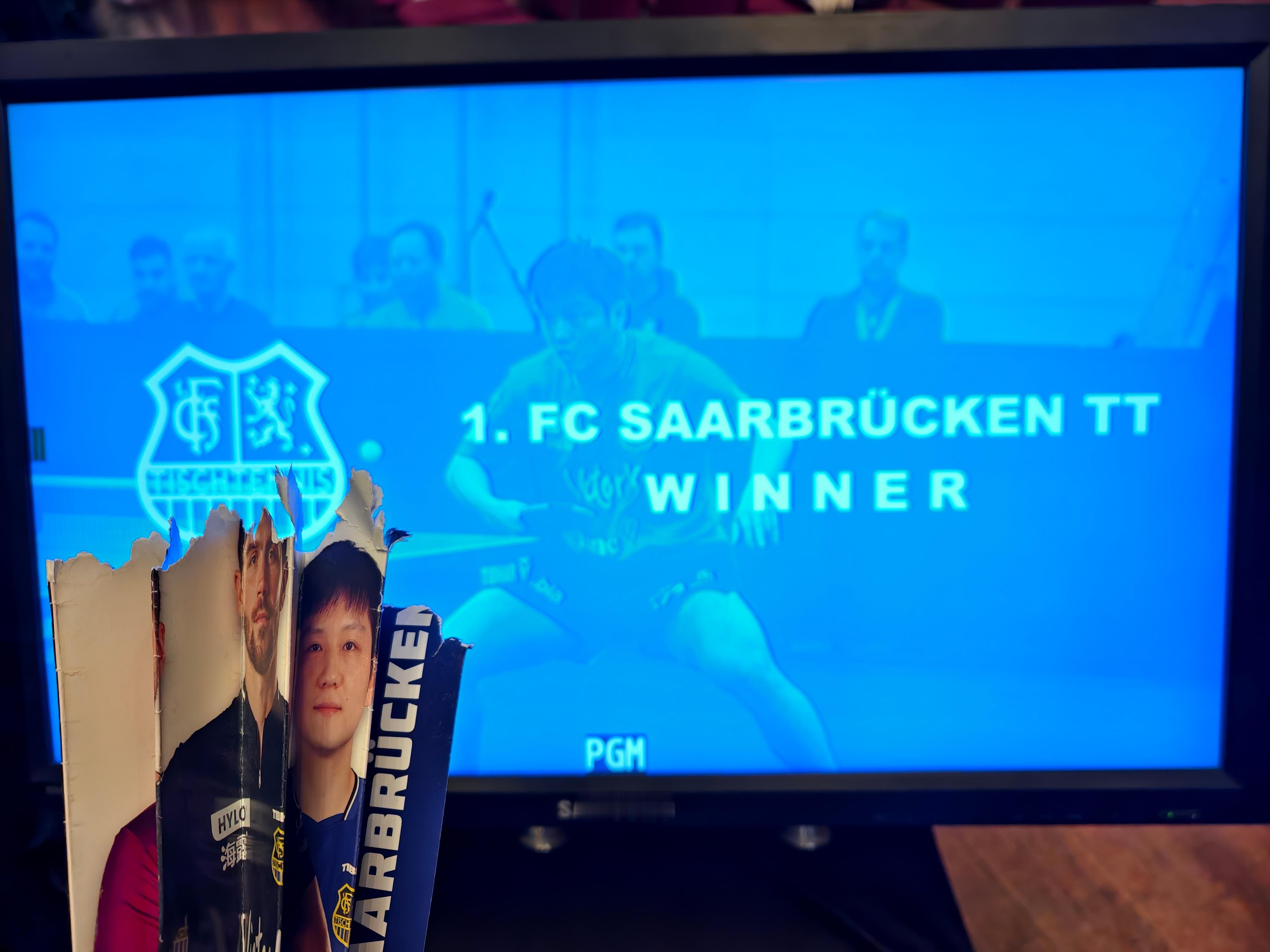 从旁边德男的折纸可见今晚战况已燃尽