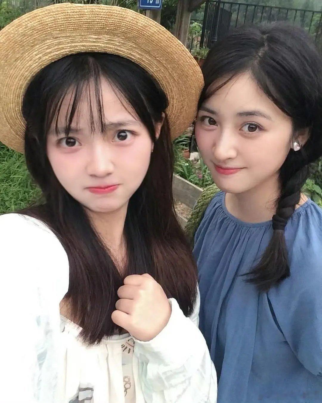 怎么感觉沈月的闺蜜更好看呢 ​​​