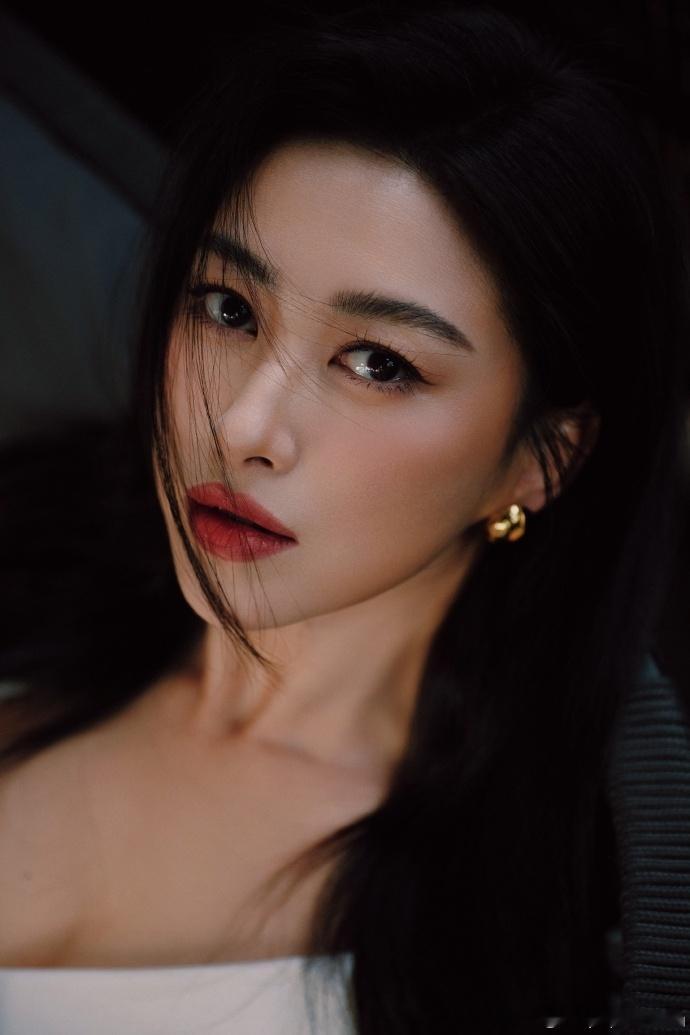 #蜜语纪官宣阵容# 总归是等到阵容官宣了，蜜语纪好精彩，钟汉良朱珠担任男女主，这