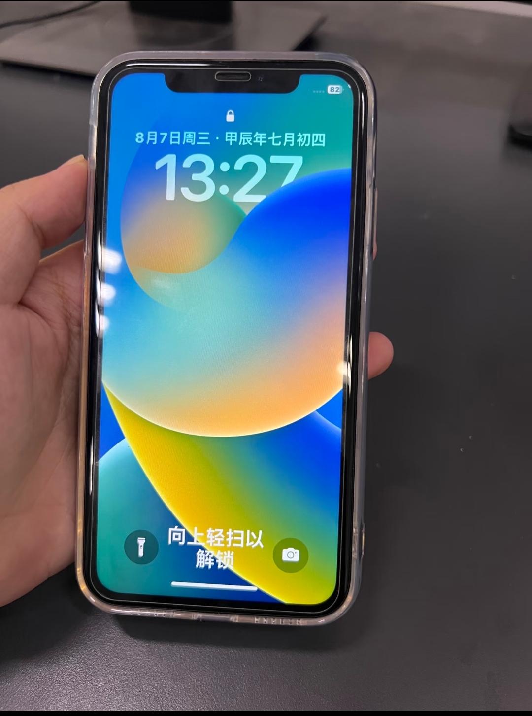 给家里的老人买手机。
不用多考虑。
买苹果就对了

因为苹果系统非常干净，没有什