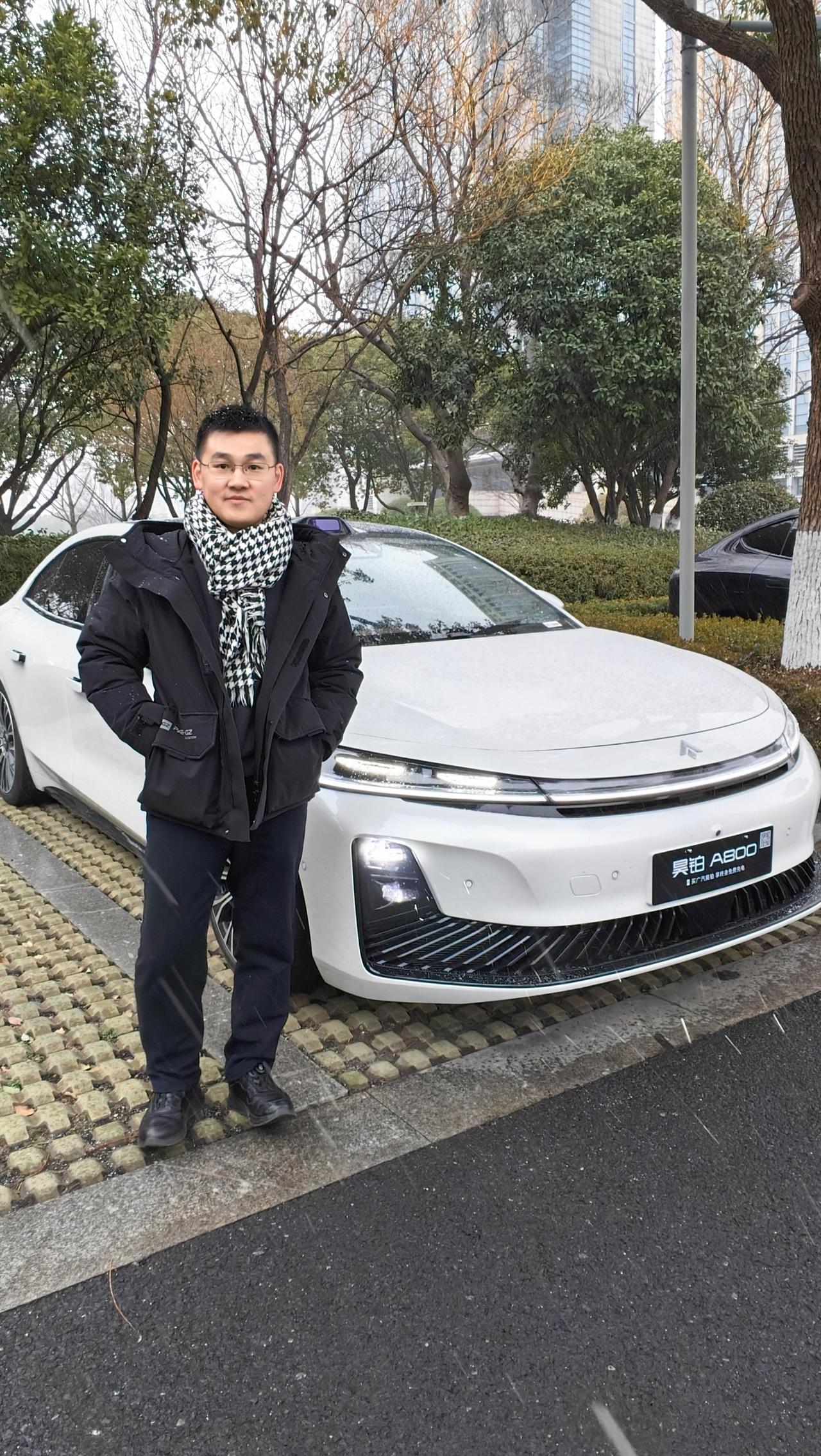 苏州雨夹雪天真是太少了，温度迅速从10度左右下降到零下，对电车是一个较大的考验，