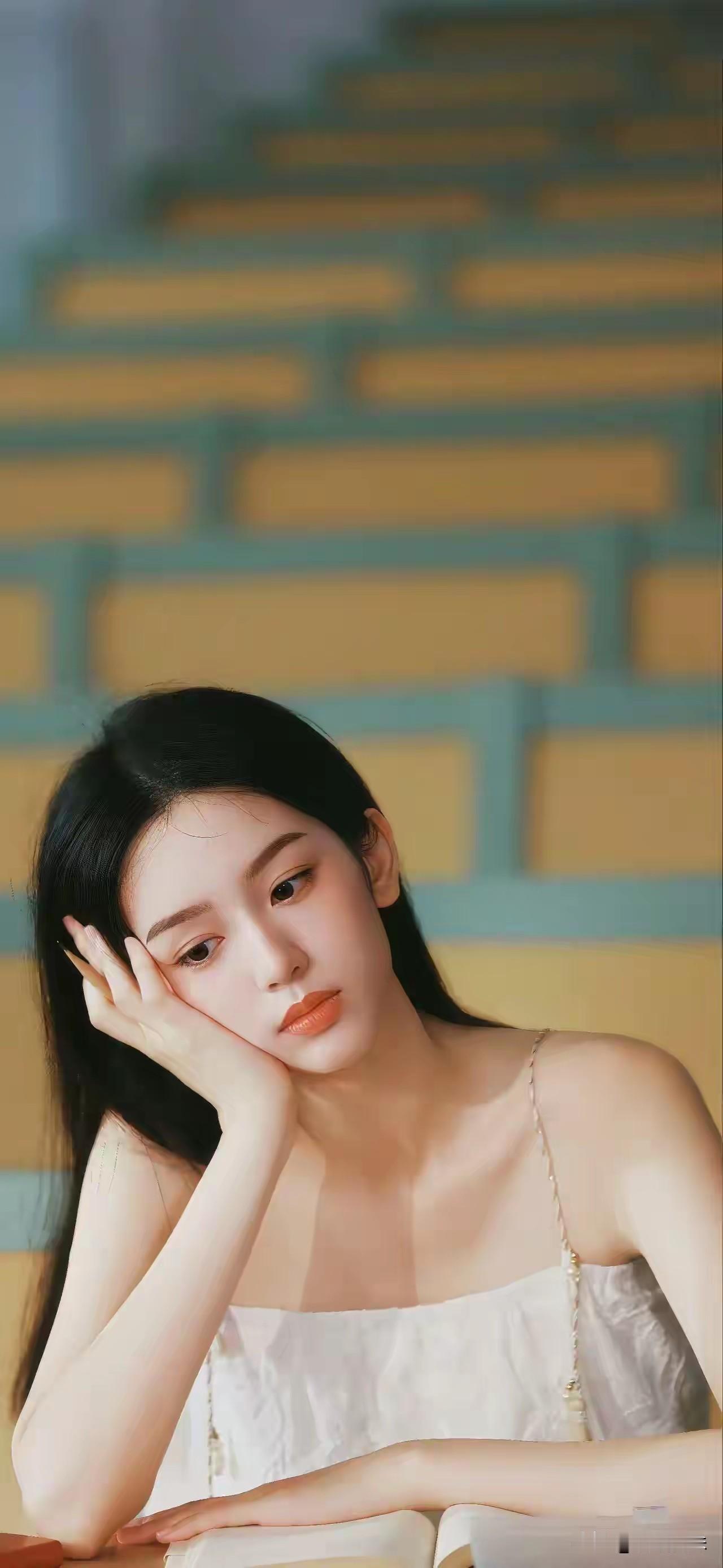 男性最大的魅力是坚定的方向感，
女性最大的魅力是丰富多彩的生命力。