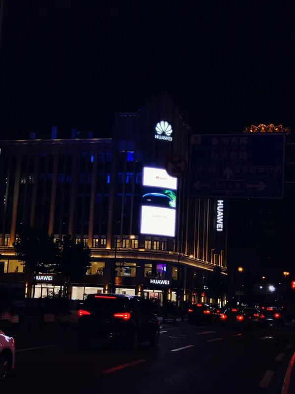 华为在智能驾驶领域有着长远的规划。当下国内智能驾驶普及程度颇高，自2026年起，