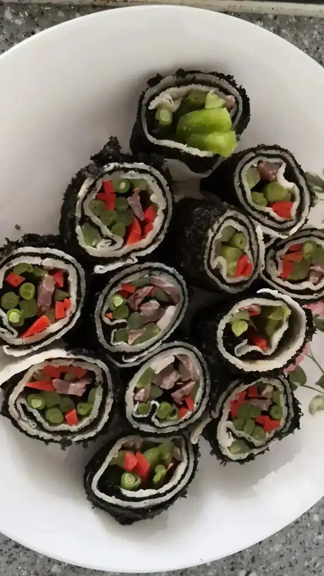 自己动手丰衣足食，用紫菜来做紫菜包饼，营养又美味，健康又卫生，做给家人吃爱心满满