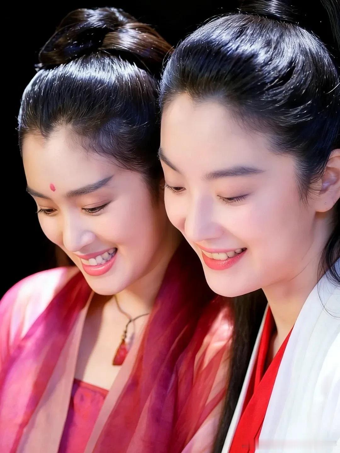 【李秋水和天山童姥能打过慕容博和萧远山么？】我觉得逍遥二老虐乔峰、慕容复二人的老