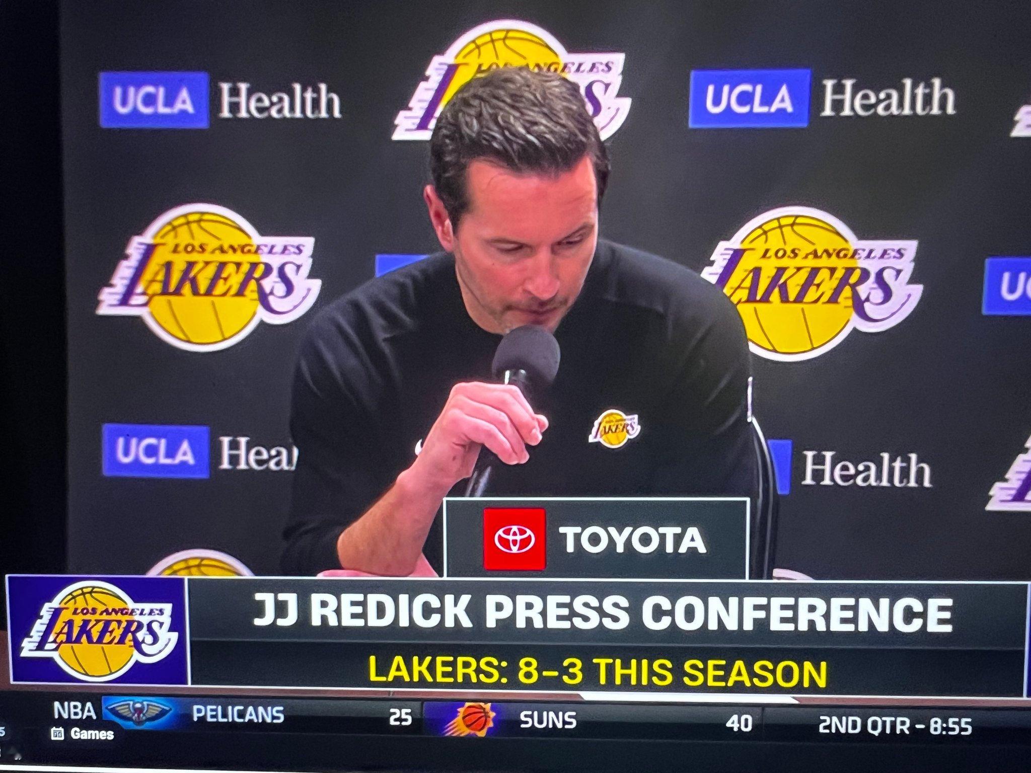 雷迪克谈湖人上一场输给老鹰后的精气神：“他们主动承担了责任，我认为这非常了不起。