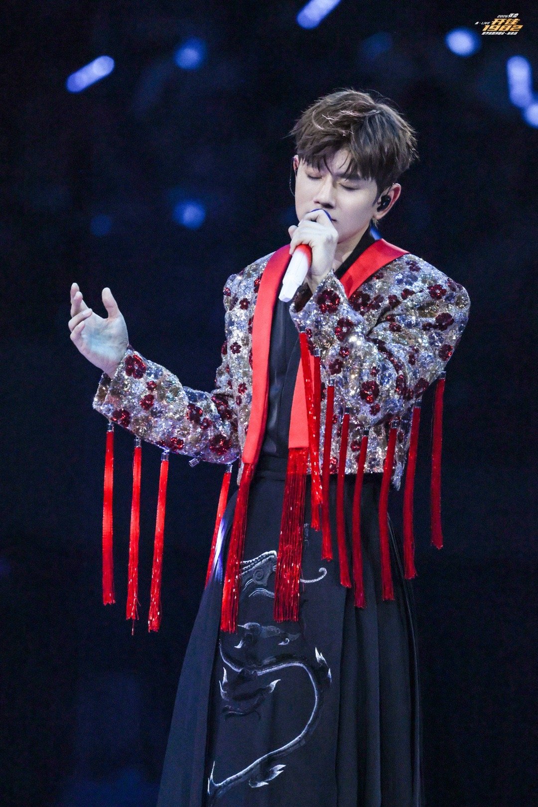 张杰新年上工备战鸟巢张杰未LIVE巡回演唱会从初心到巅峰，张杰用热爱备战鸟巢，未