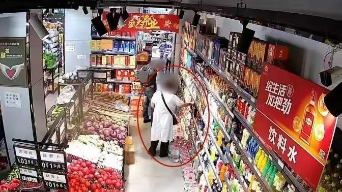 5个月蚂蚁搬家104次偷药酒，武汉一六旬大妈这回”刑”了！

武汉一位六旬大妈，