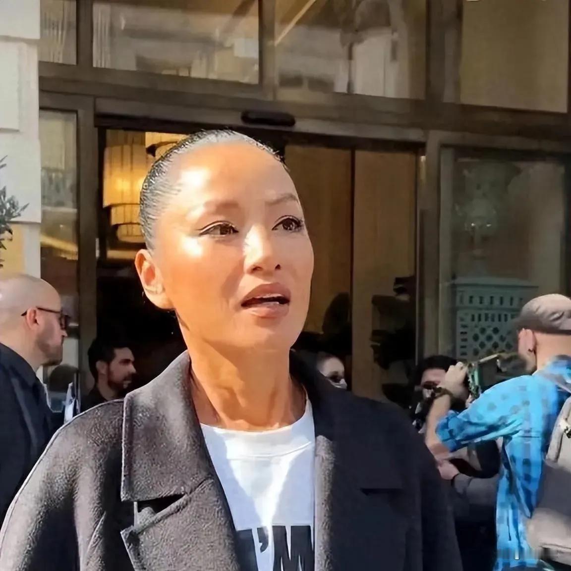 你可还记得她，曾经的女神，如今已53岁，远离内娱喧嚣，隐居泰国。与现任男友同居9