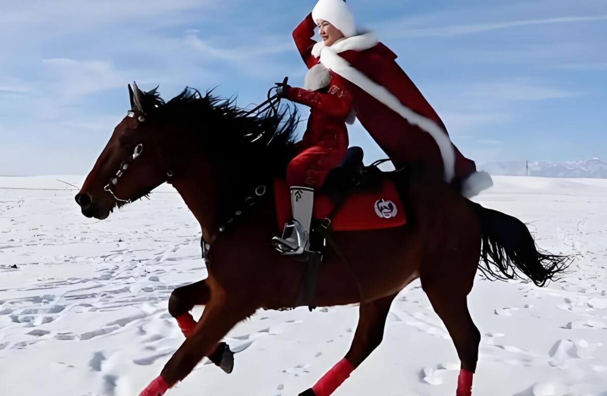 2021年，贺娇龙母亲打电话骂她，再骑马，就不准回家！

贺娇龙很难过，嘴上也只