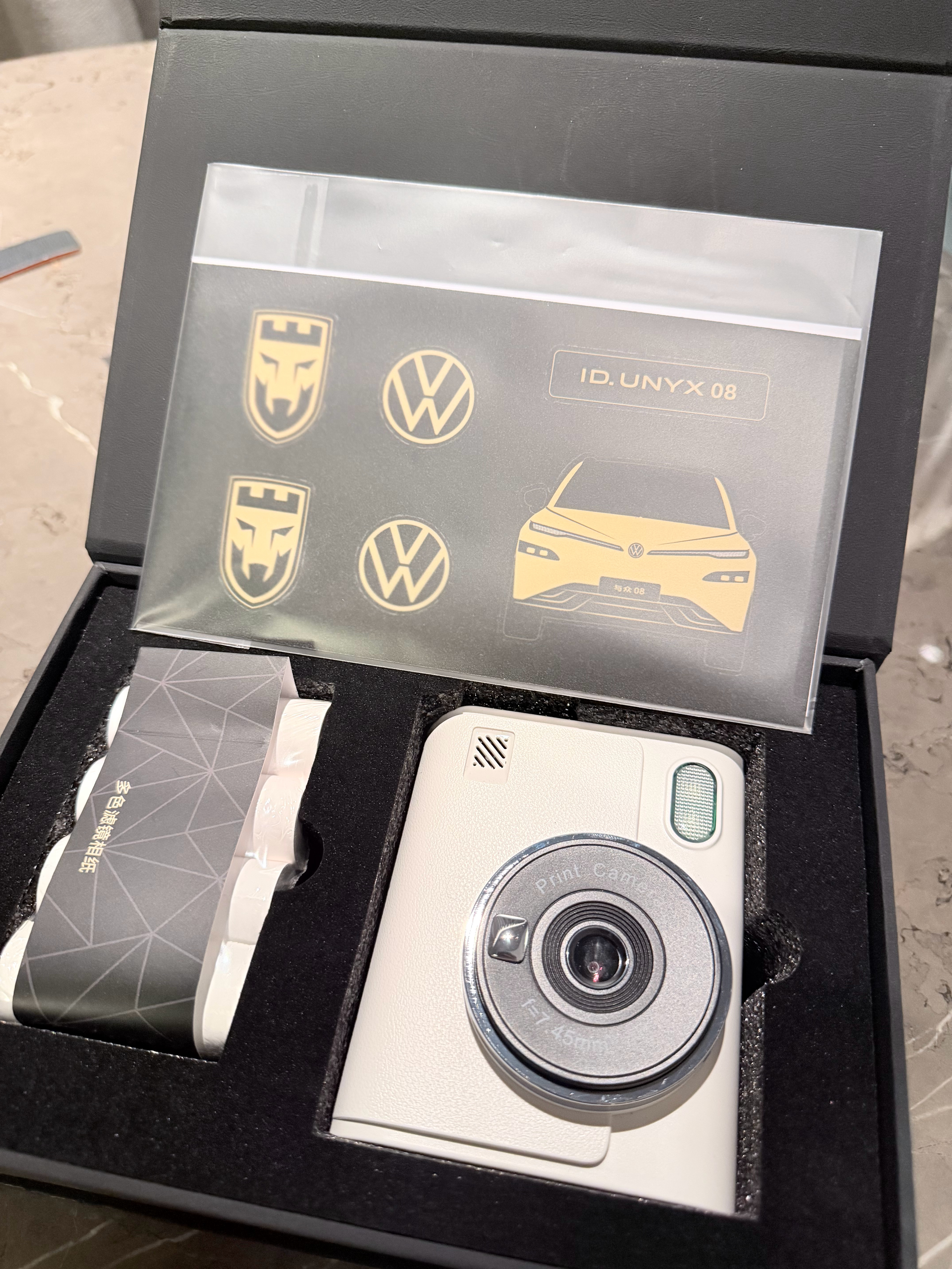 活动给的拍立得小相机  评论抽个铁子送了