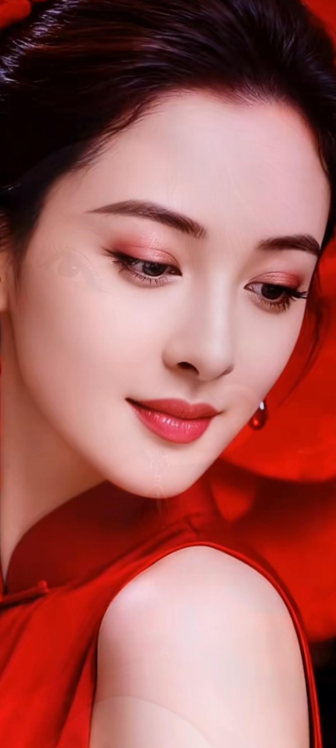 优雅红唇，迷人眼妆，尽显东方女性魅力！💄🌹