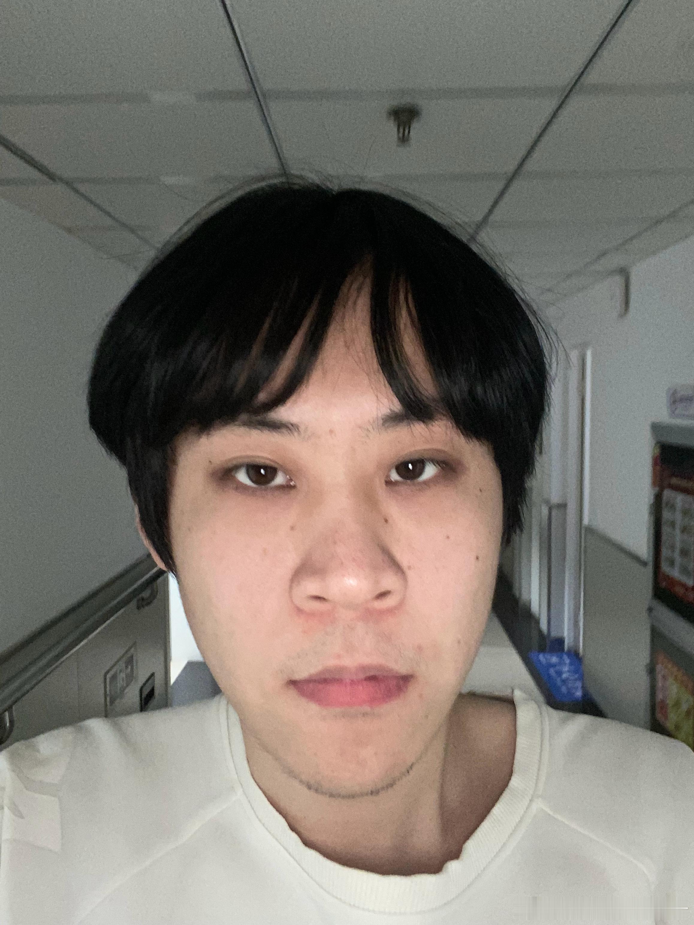 戴眼镜和不戴眼镜 