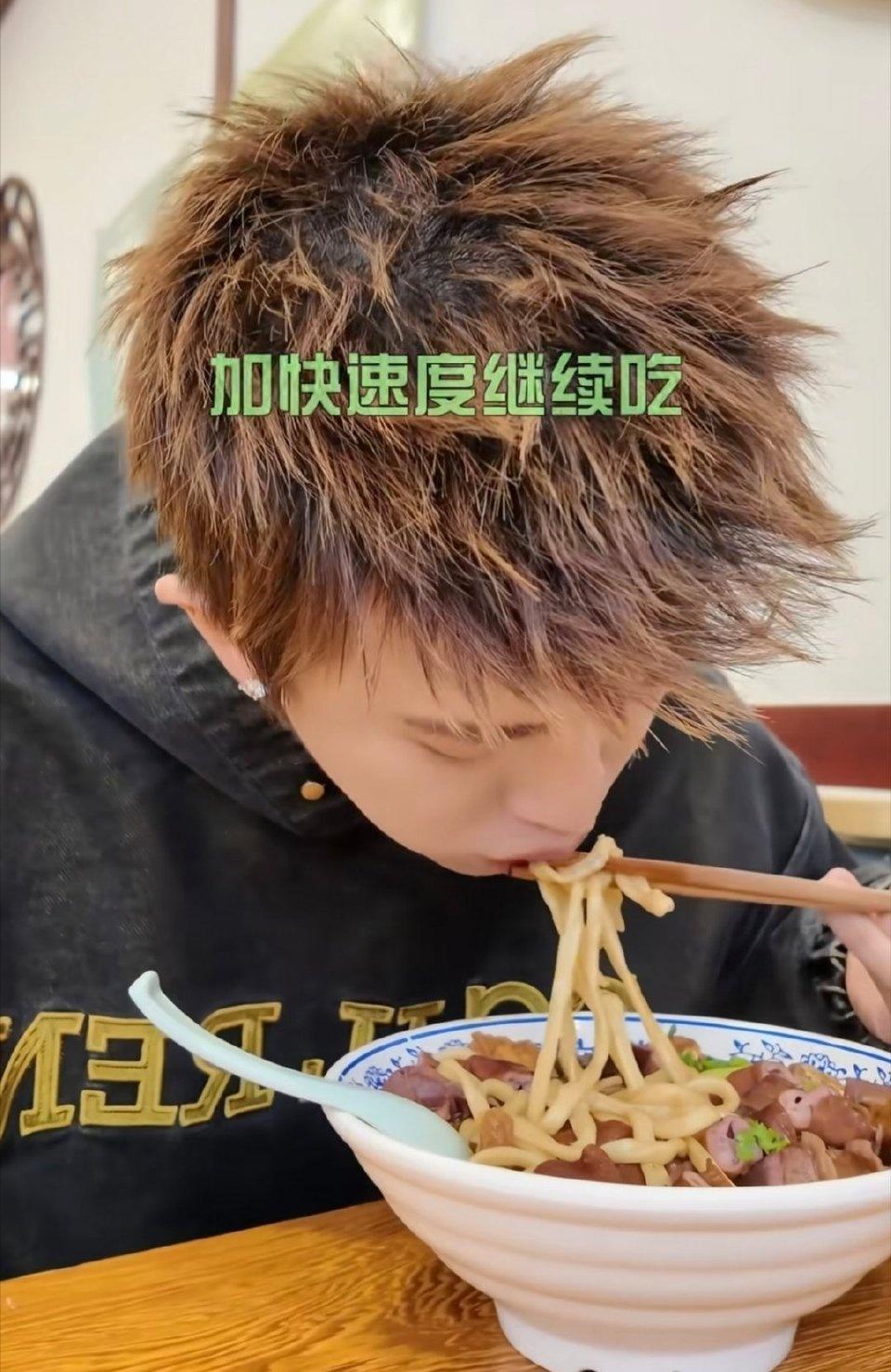 任嘉伦[超话] [听歌][听歌]

他是黑暗中抽丝剥茧的猎手，
任嘉伦饰演的李成