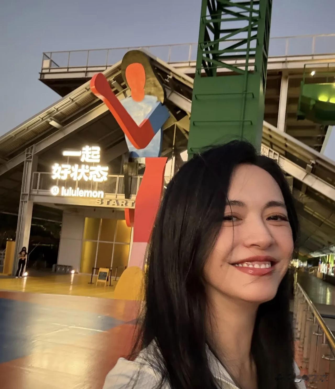 很多人都觉得姚晨长相一般吧，其实也不然，有可能是因为她不上镜呢，也就是说她本人比