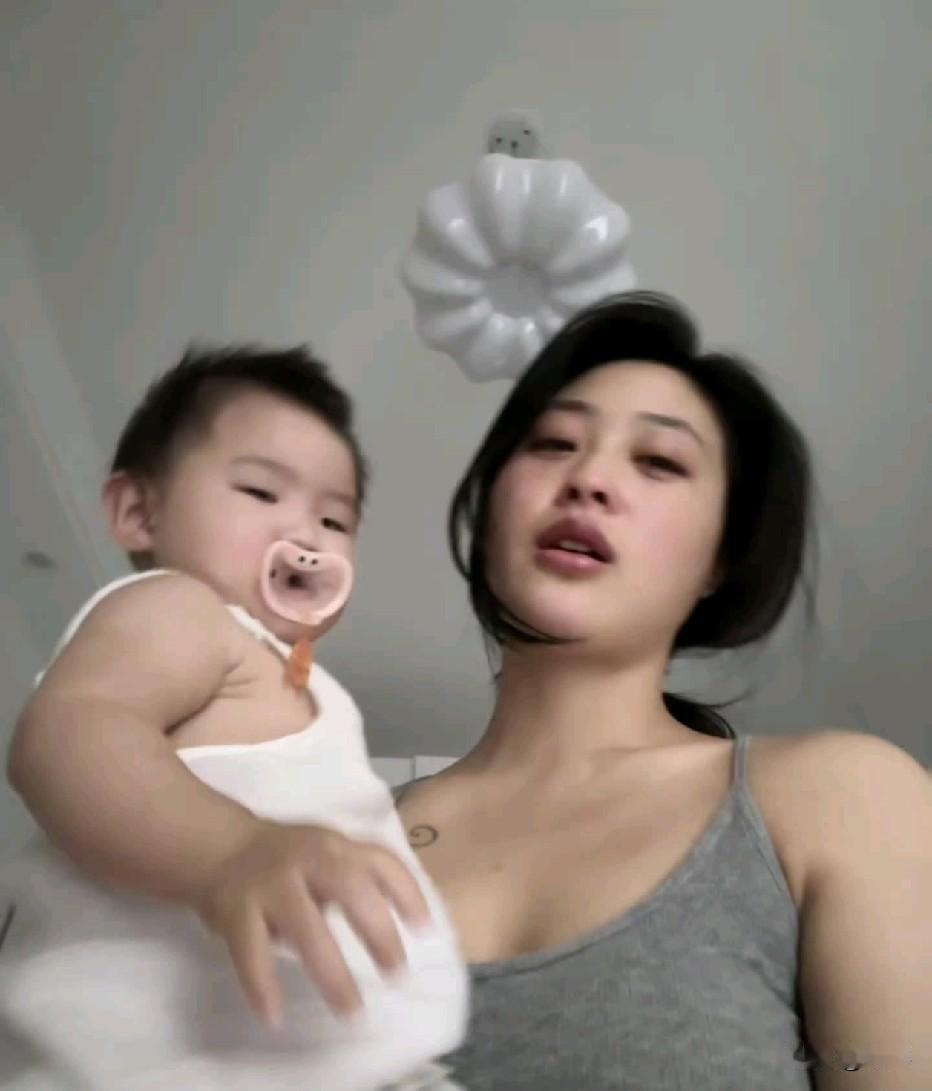 现在带小孩比上班还累，不像以前糙养