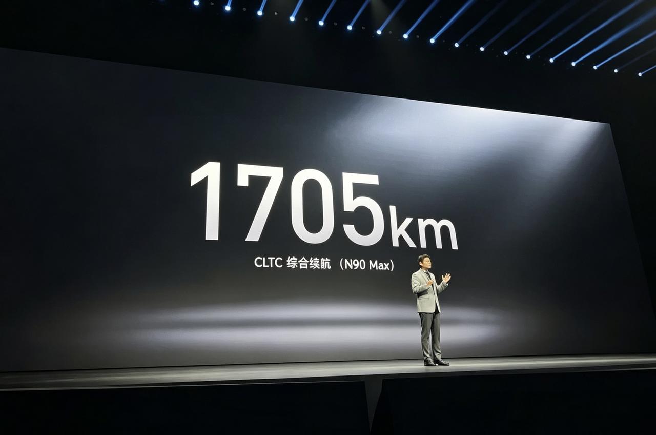 小米澎程N90 Max SUV
满油⛽️满电⚡️增程，综合续航最高1705公里。