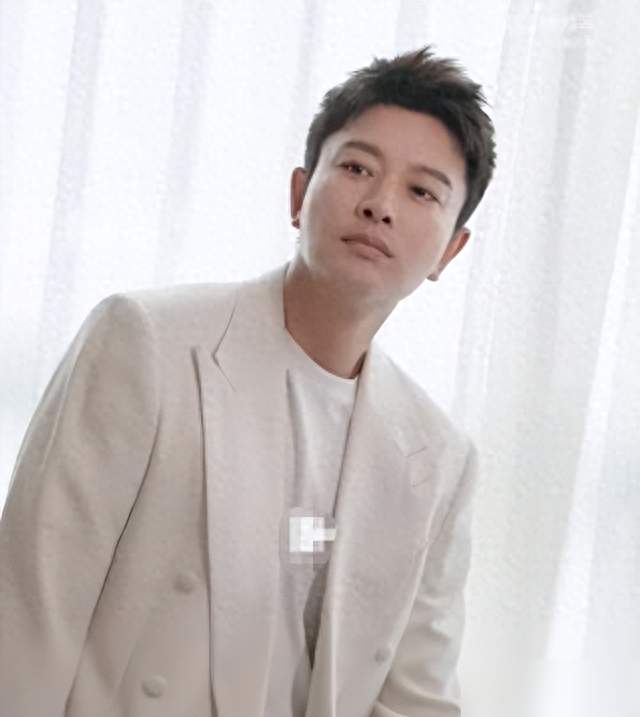 贾乃亮8年没戏演？查完他带货战绩才懂：不是没机会，是太赚了