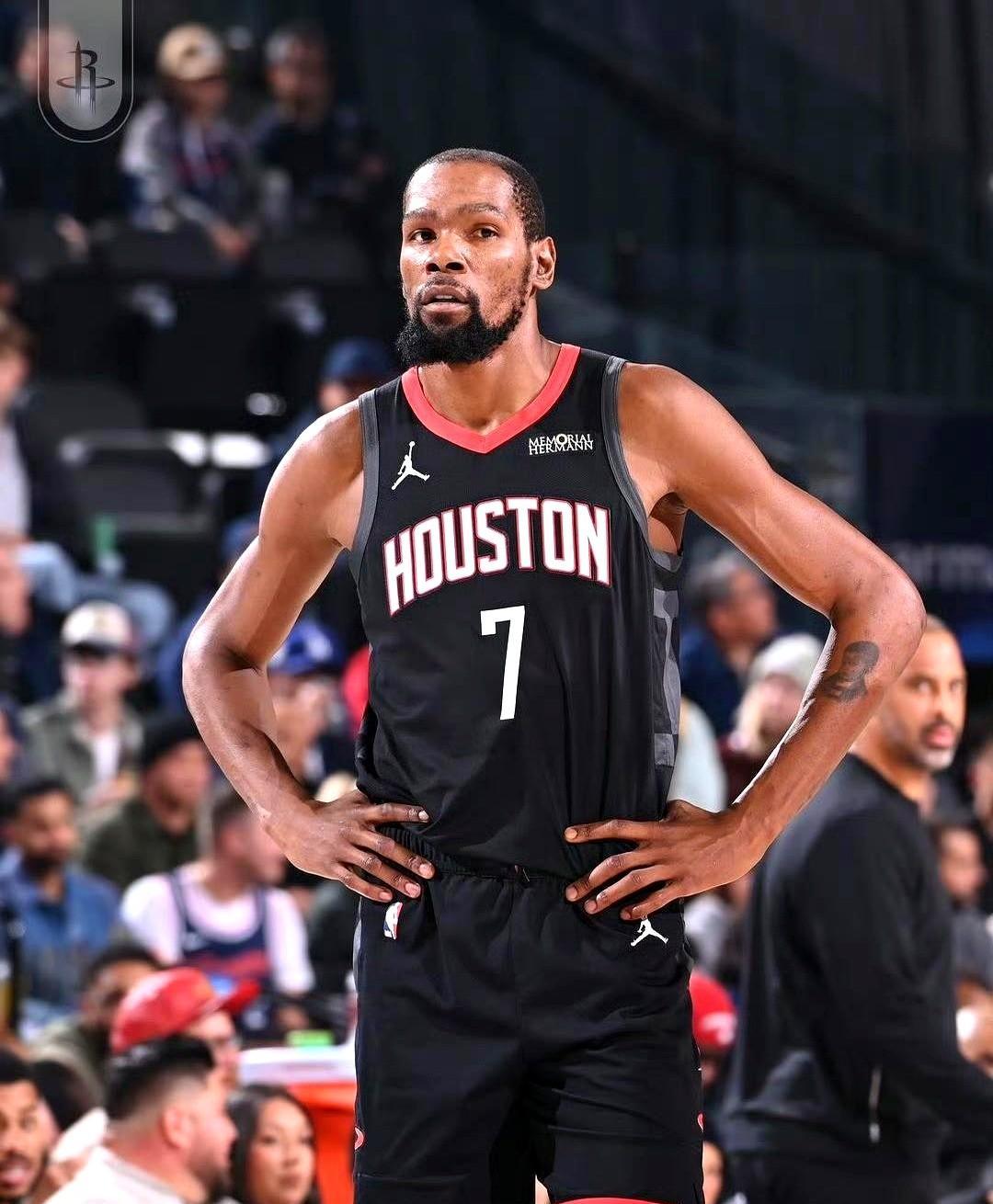 杜小帅被按死在替补席！
火箭输快船20分，乌度卡真敢玩啊。
这哪是输球，简直是公